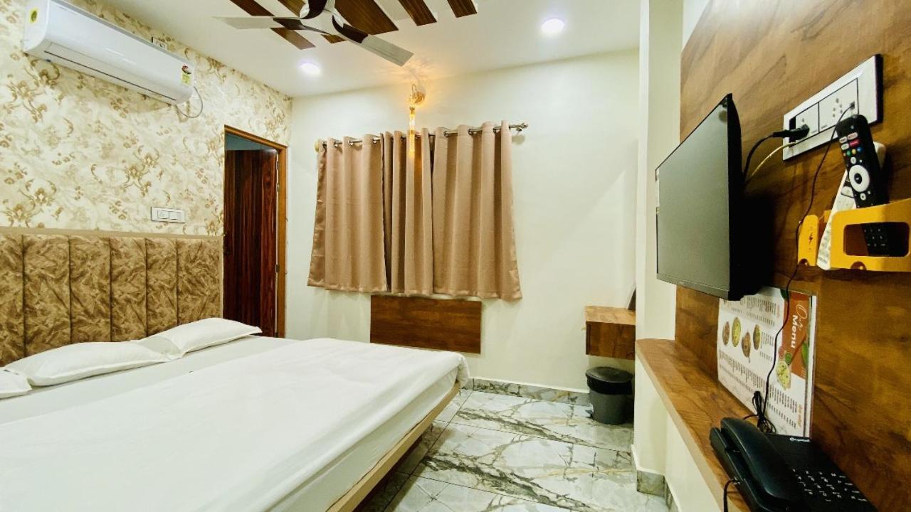 Hotel Malay Inn Ujjain Ngoại thất bức ảnh
